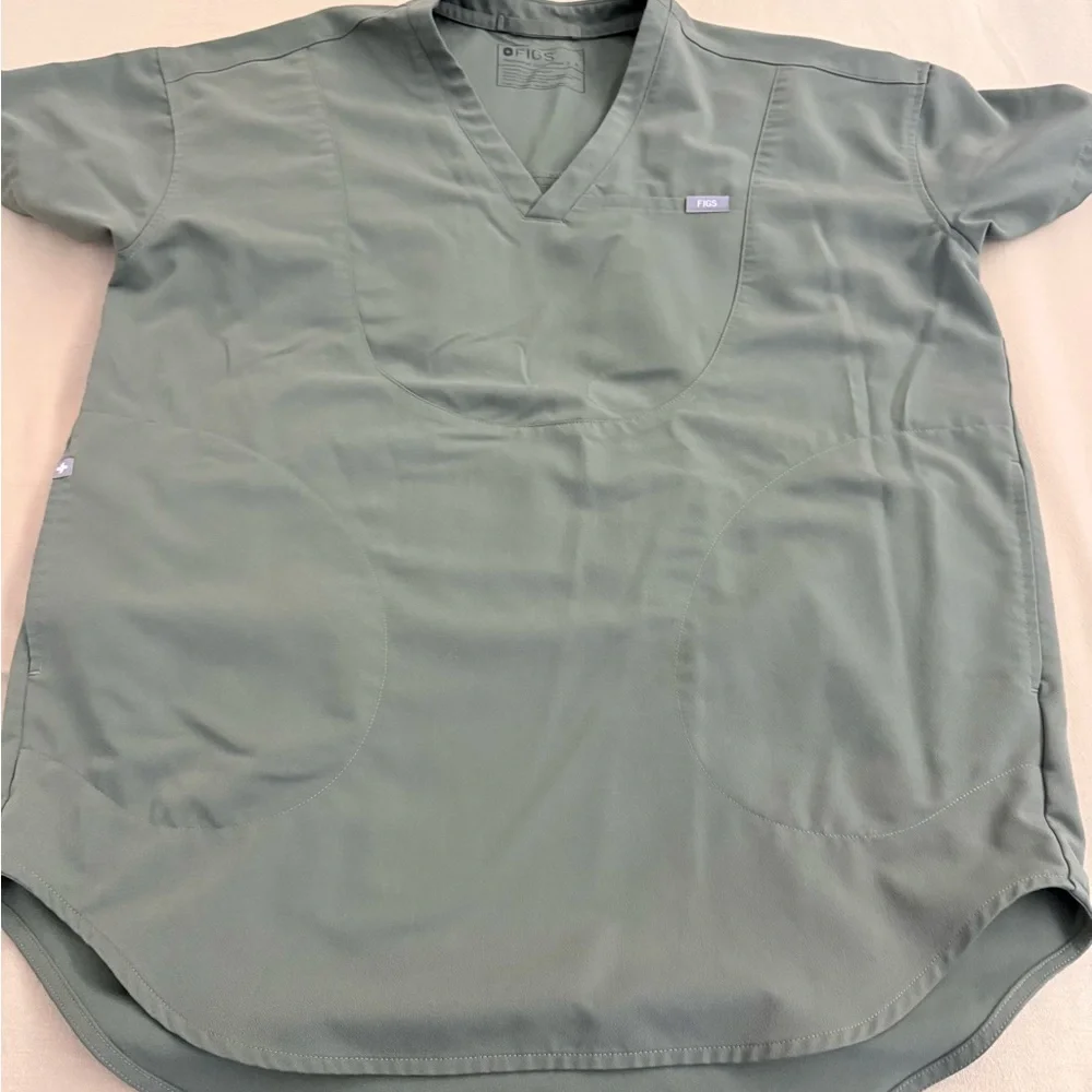 FIGS Olive Technical Collection Top - Picture 2 of 11